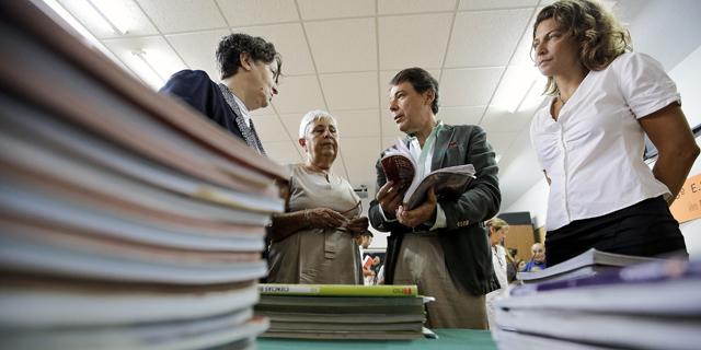 Lucía Figar recalca que no puede abrir un aula "para 6 alumnos" en Fuenlabrada