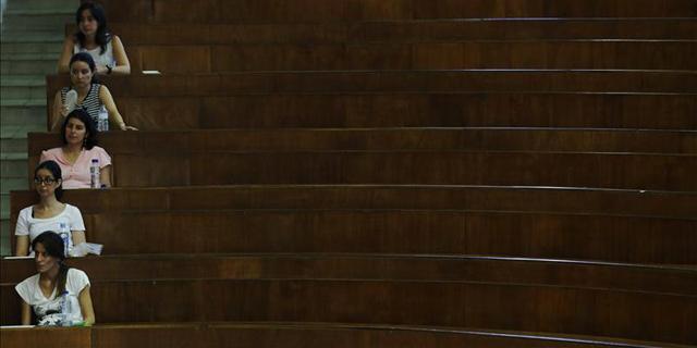 84.144 opositores para 3.571 plazas en la sanidad madrileña