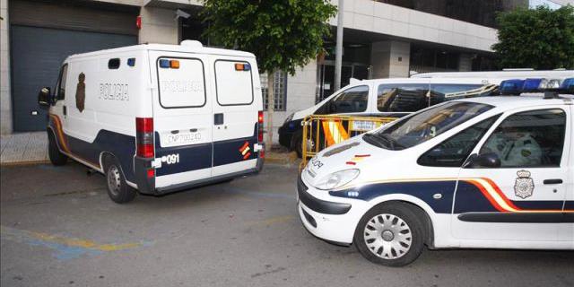 Desarticulada una red dedicada a regularizar extranjeros mediante falsas parejas de hecho