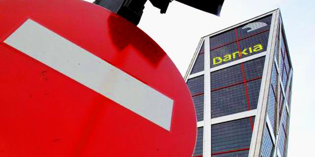 Dimisiones y 'sorpresa' tras la salida a la luz del uso de tarjetas opacas en Caja Madrid