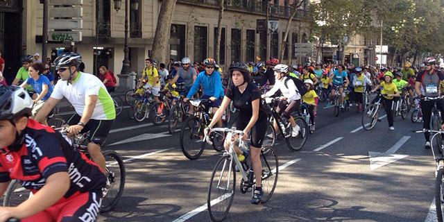 Más de 100.000 ciclistas 'invaden' Madrid