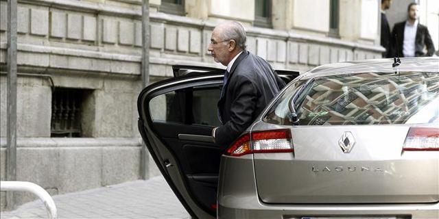 El juez impone a Blesa una fianza de 16 millones y a Rato de 3 por la tarjetas B de Caja Madrid