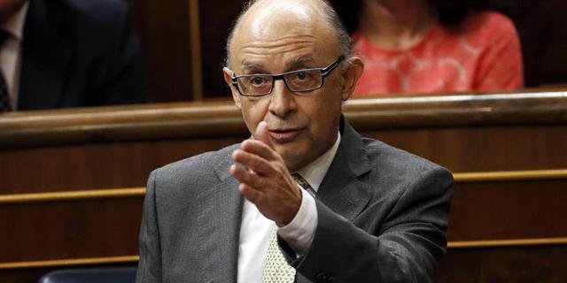 Hacienda 'sugiere' a las CCAA subir cuatro impuestos para recaudar 1.700 millones más