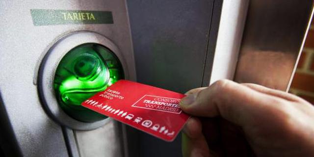 La tarjeta de transporte ya se recarga en 1.300 cajeros