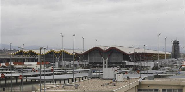 Cuatro detenidos y 25 kilos de cocaína incautados en Barajas en sólo una semana