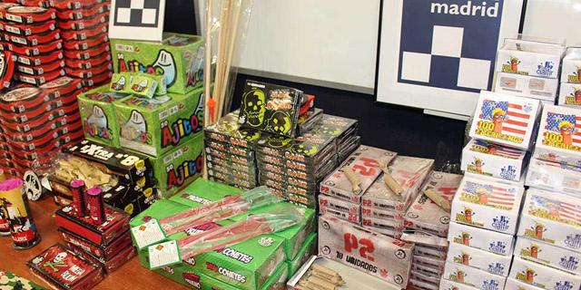 Intervenidos 34.000 productos pirotécnicos en dos tiendas de Puente Vallecas