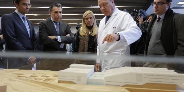 González y su Ejecutivo visitan el hospital de Villalba