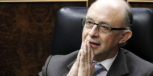 Madrid opta por mantener su autonomía financiera y rechaza la nueva 'liquidez' de Montoro