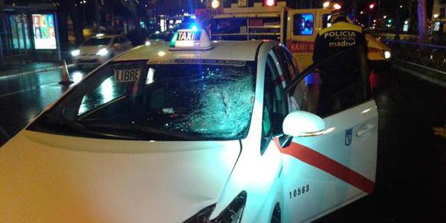 Un joven herido grave al ser atropellado por un taxi en la glorieta de Atocha