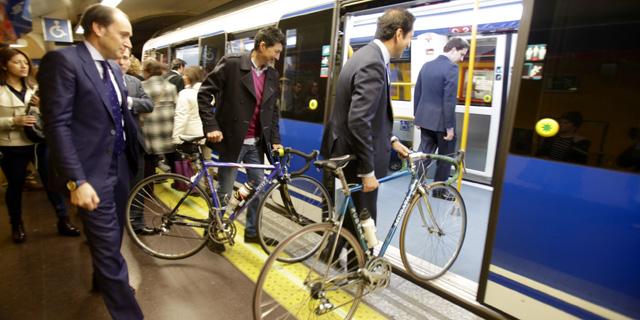 Las bicis podrán entrar en el metro todos los días excepto en las horas punta