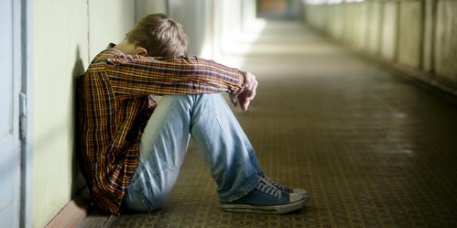 El acoso escolar en la niñez provoca depresión en la adolescencia