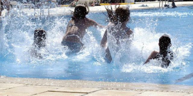 Se inaugura la temporada de baño en la piscina cubierta del polideportivo de Galapagar