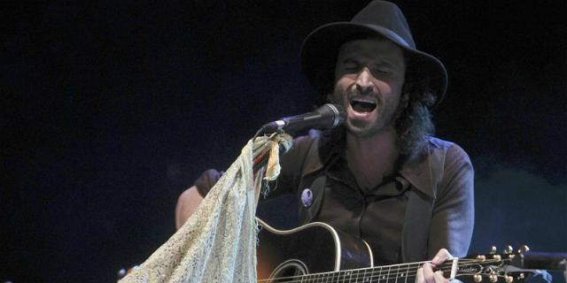 Leiva confiesa que no se siente "una bestia del rock" y que se ve "más pequeño"