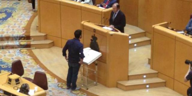 Espinar renuncia de manera obligada, y no voluntaria, a su sueldo de senador