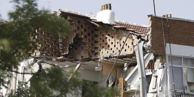 Cifuentes ofrece a las víctimas del derrumbe ocho pisos del Ivima en Carabanchel