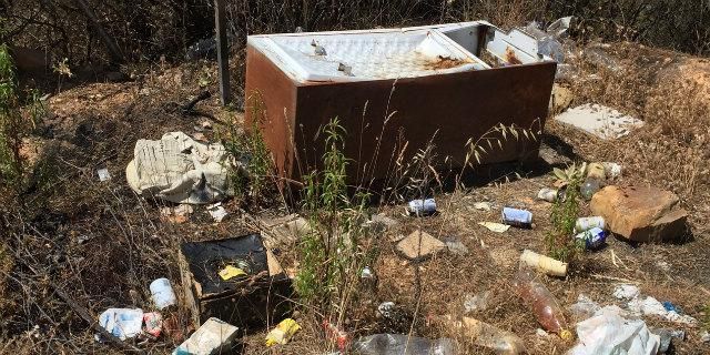 Embalse de El Atazar: abandonado y convertido en un basurero