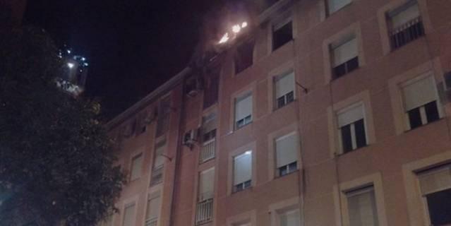 Una vivienda acaba calcinada en un incendio en Vallecas