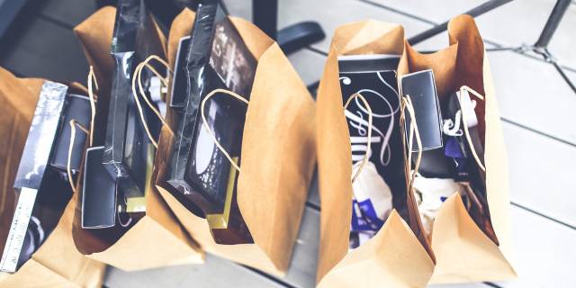 Los españoles gastan 140 días de su vida en compras, 500 haciendo cola Los españoles gastan 140 días de su vida en compras, 500 haciendo cola