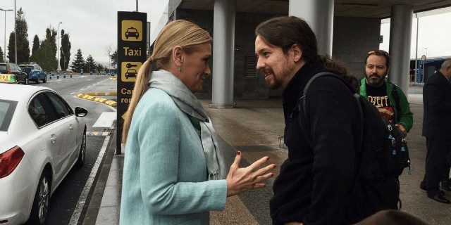 Cristina Cifuentes y Pablo Iglesias se encuentran en la campaña gallega Cristina Cifuentes y Pablo Iglesias se encuentran en la campaña gallega