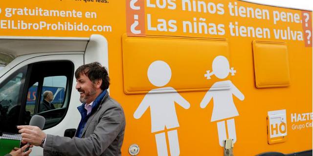 La Policía Municipal vuelve a multar al nuevo autobús de HazteOir