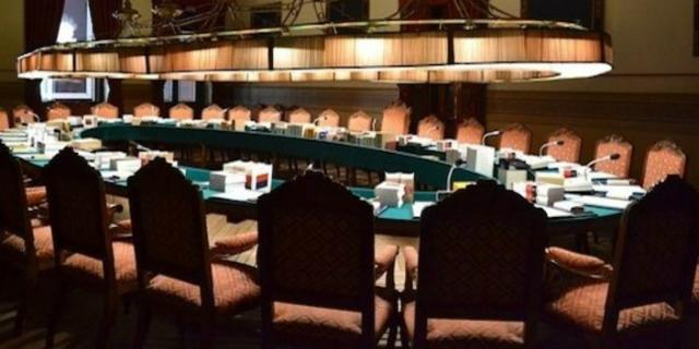 La silla M de la RAE, vacante al no ser elegidos Rosa Montero ni García Gual