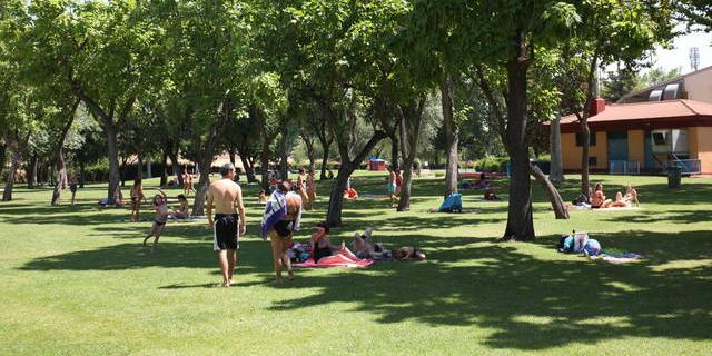 La Policía Local vigila las piscinas municipales de Fuenlabrada