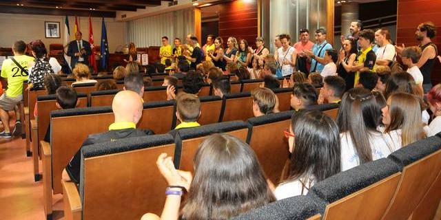 Deportistas y equipos deportivos de Sevilla La Nueva son reconocidos en un acto homenaje