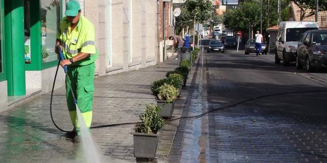 Galapagar comienza con la operación limpieza en sus calles