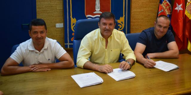 José Antonio Sánchez firma un convenio de colaboración con el Club Deportivo Humanes