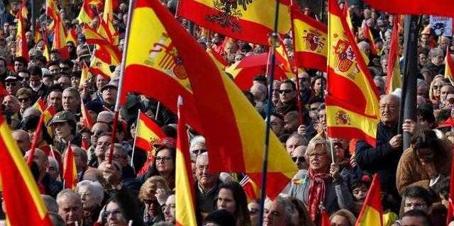 Miles de personas se reúnen en Colón contra la impunidad de los golpistas catalanes