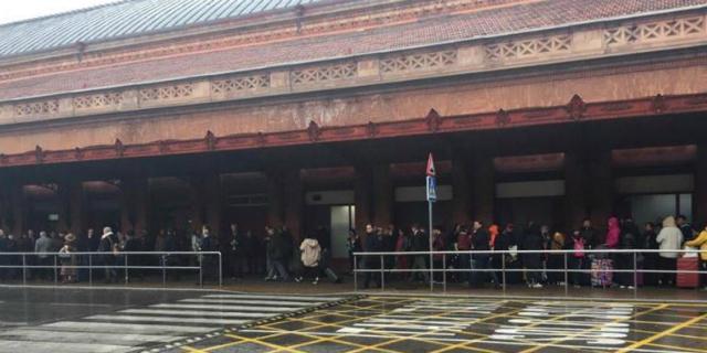 La estación de Atocha reabre tras ser desalojada por un aviso falso de explosivos La estación de Atocha reabre tras ser desalojada por un aviso falso de explosivos
