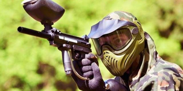 El tremendo aumento en la demanda por parte de jugadores de paintball conduce a la aparición de numerosas empresas en el sector