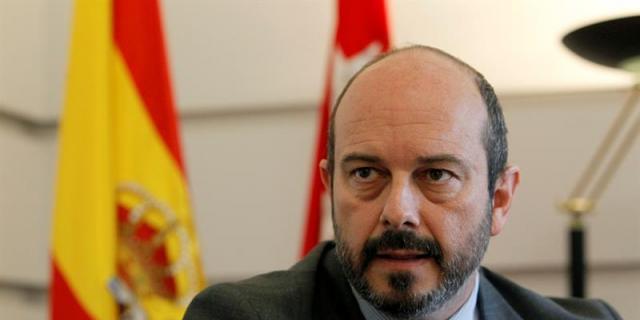 Rollán apela al sentido común de los taxistas para que vuelvan al trabajo
