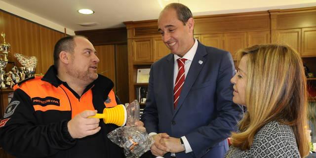 Sevilla la Nueva instala seis dispositivos antiatragantamiento LifeVac