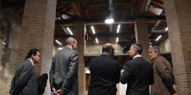 Pedro Rollán visitó las instalaciones de la nueva biblioteca de Sevilla la Nueva