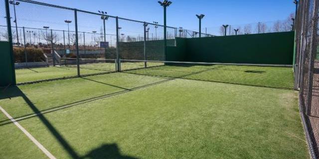 Instalaciones y servicios de calidad en la Escuela de Pádel Fitness Sports Valle de las Cañas