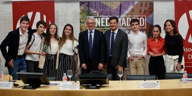 Alumnos del IES Las Rozas I y el Federico García Lorca, premiados en el II Torneo de Debate Educativo de la UNED