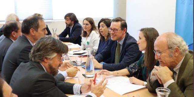 El PP de Madrid recibe a representantes de la educación concertada