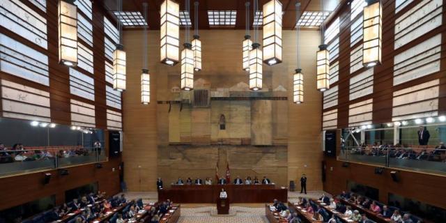 La Asamblea de Madrid aprueba tramitar una ley 'antienchufados'