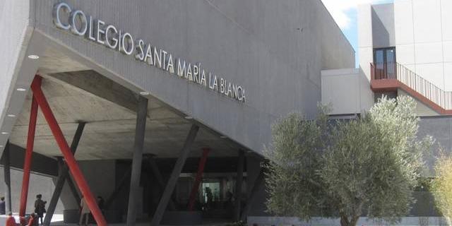 El colegio concertado Santa María La Blanca de Montecarmelo informa a los padres del contagio de un maestro por coronavirus 