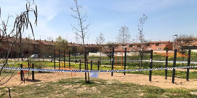 Arroyomolinos decide precintar las zonas de juego de parques infantiles y pistas deportivas al aire libre