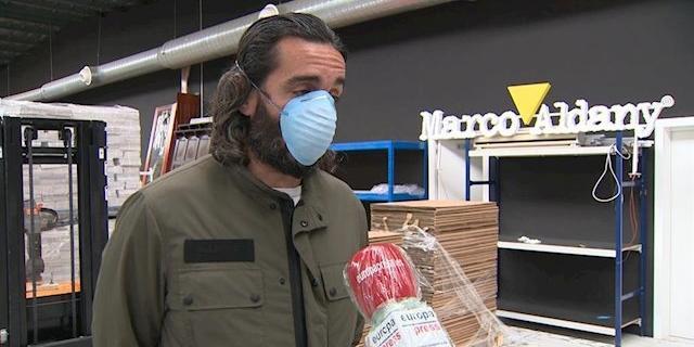 El Gregorio Marañón recibe una donación de 10.000 batas desechables de las peluquerías Marco Aldany