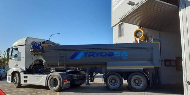 Madrid contrata un camión con cañón nebulizador para desinfectar las calles Madrid contrata un camión con cañón nebulizador para desinfectar las calles