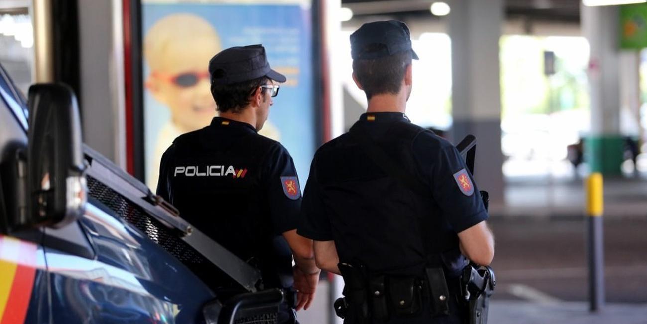 Detenida la dueña del restaurante de San Blas en el que vivían hacinadas 20 personas por romper el precinto y robar enseres