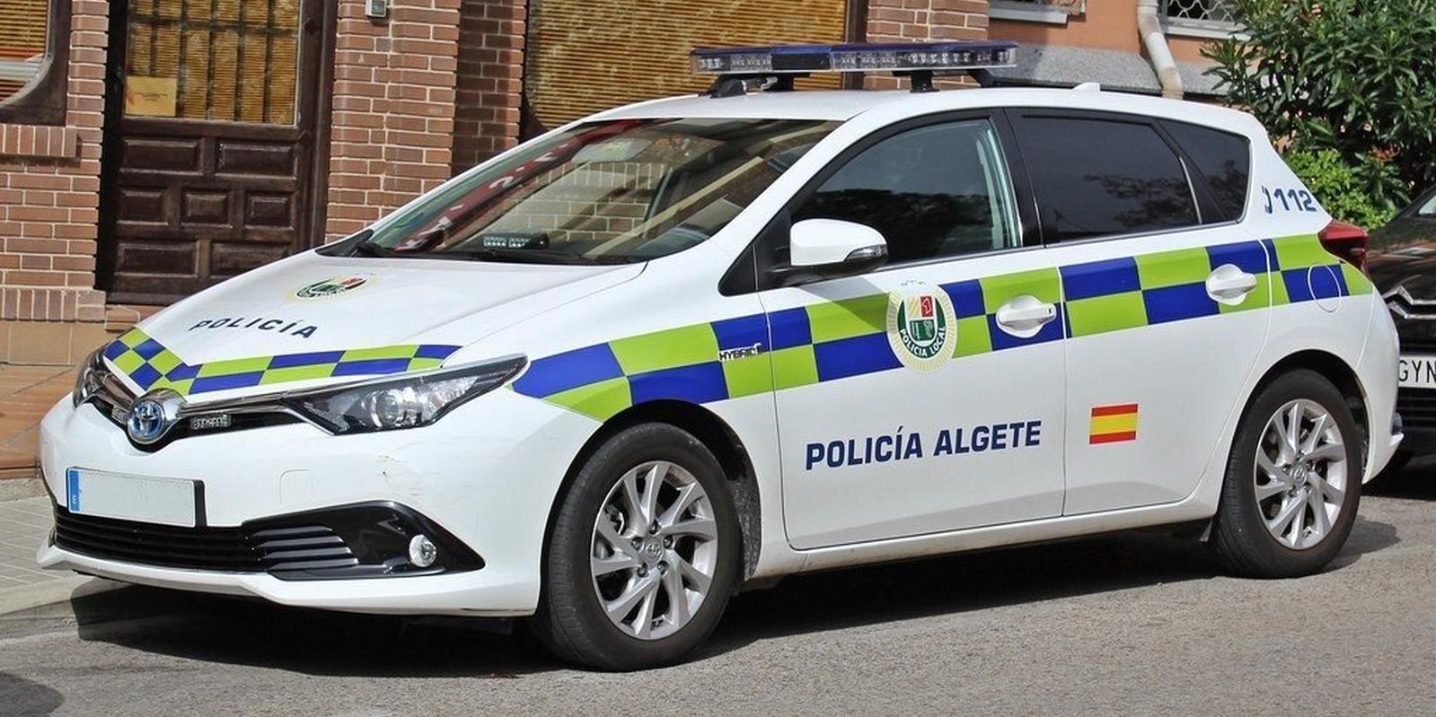 Denunciados diez jóvenes por reunirse dentro de dos colegios en Algete