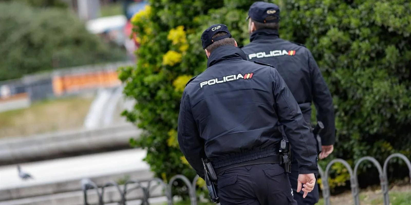 Detenidos nueve 'menas' por apedrear a vecinos de Batán que auxiliaron a una mujer a la que habían robado