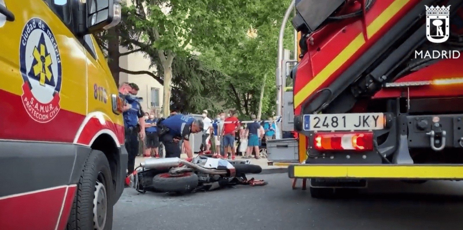 Un joven fallecido y dos personas heridas en una colisión entre moto y coche en Ciudad de los Ángeles