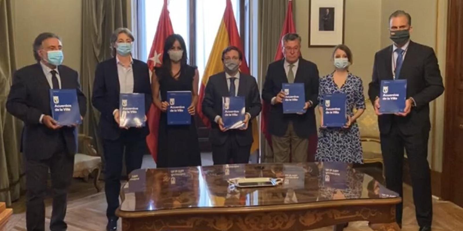 Los ediles del Ayuntamiento de Madrid firman los históricos Acuerdos de la Villa para el Madrid postcovid