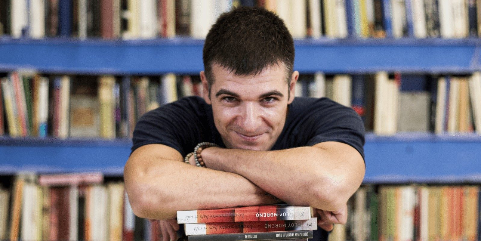 Eloy Moreno: “Si con esta novela consigo que salgan a la luz situaciones silenciadas en las aulas, creo que habremos dado un paso adelante” Eloy Moreno: “Si con esta novela consigo que salgan a la luz situaciones silenciadas en las aulas, creo que habremos dado un paso adelante”