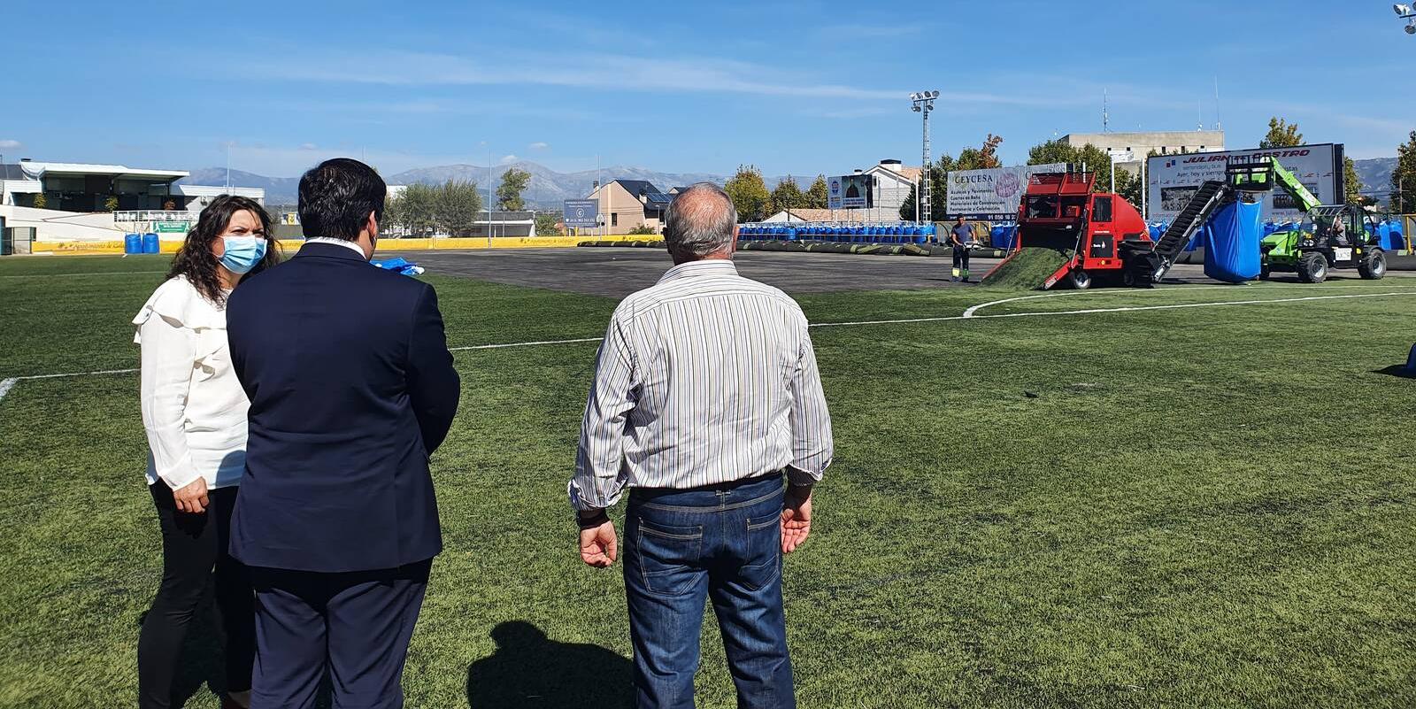Galapagar inicia la sustitución del césped del campo de fútbol El Chopo